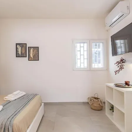 ¤Charme Di Bari¤ Intero Apt Con Design Moderno E Centrale Exterior photo